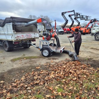 Aspirateur de feuilles sur remorque ariege